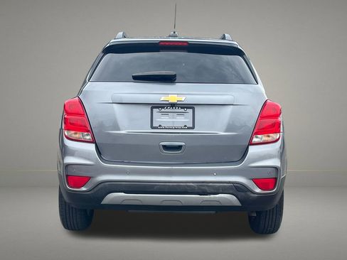 Used 2020 Chevrolet Trax LT w/ Driver Confidence Package FWD image 4