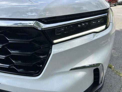 Used 2025 Honda Pilot Elite image 11
