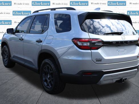 Used 2025 Honda Pilot TrailSport image 8