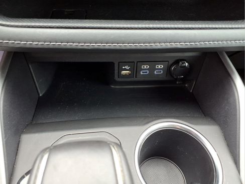 Used 2022 Toyota Highlander XLE AWD/4WD image 12