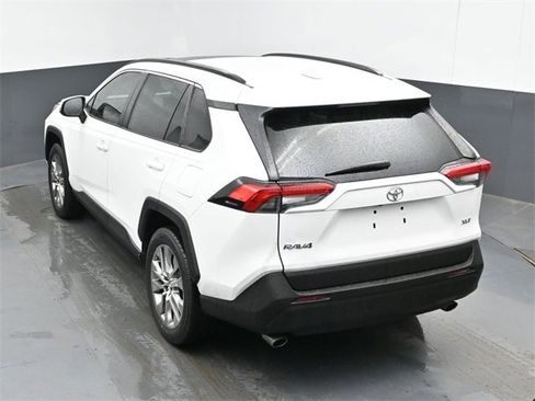 Used 2020 Toyota RAV4 XLE Premium image 38