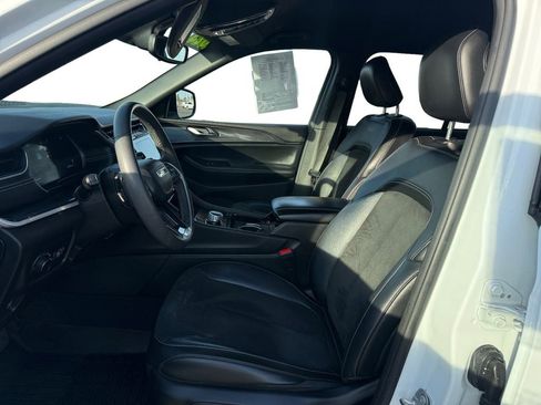 Used 2023 Jeep Grand Cherokee Altitude image 10