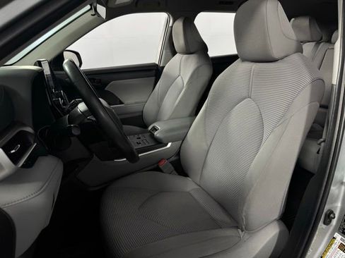 Used 2023 Toyota Highlander LE image 14