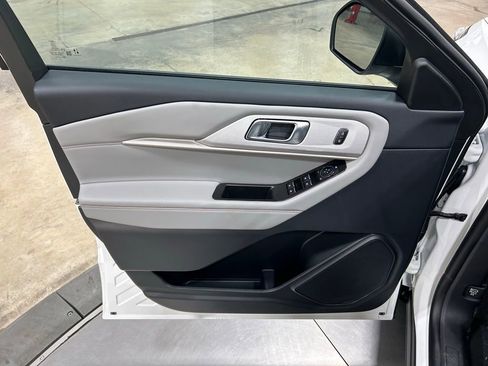 New 2026 Ford Explorer Active w/ Active Comfort Package image 14