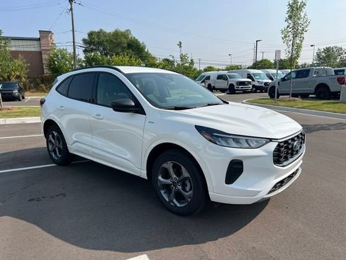 Used 2024 Ford Escape ST-Line w/ Tech Pack #1 AWD/4WD image 3