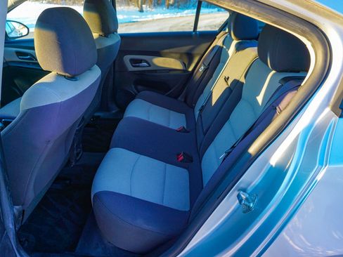 Used 2014 Chevrolet Cruze LS image 18