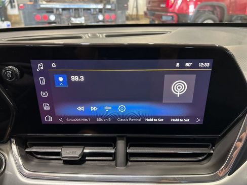 Used 2025 Chevrolet Trax LT FWD image 23