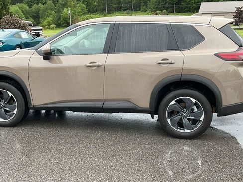 Used 2025 Nissan Rogue SV AWD/4WD image 9