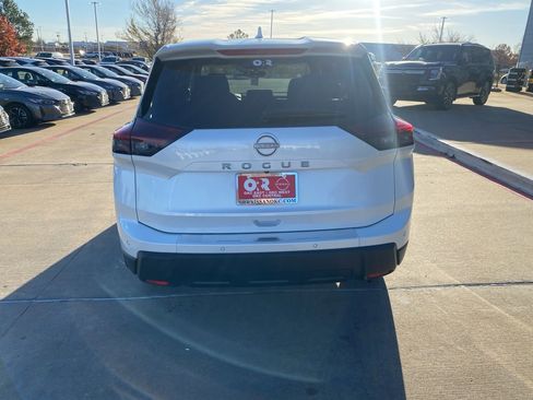 New 2026 Nissan Rogue SV image 4