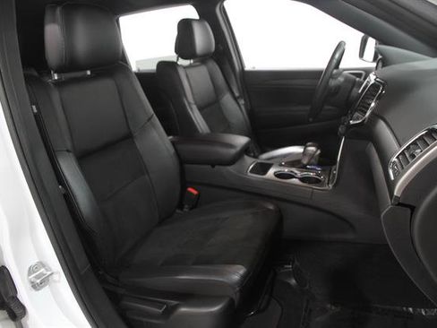 Used 2021 Jeep Grand Cherokee Laredo X AWD/4WD image 18