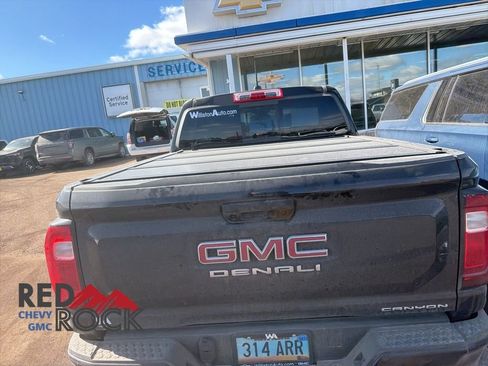 Used 2024 GMC Canyon Denali image 18