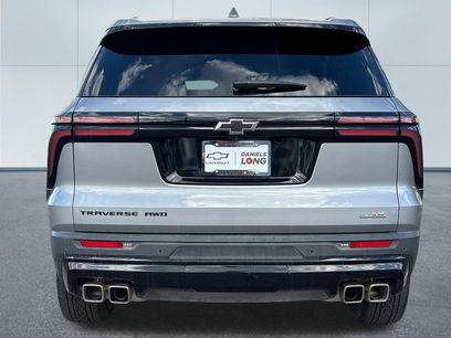 Used 2025 Chevrolet Traverse LT w/ Midnight/Sport Edition
