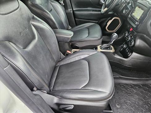 Used 2016 Jeep Renegade Limited image 18