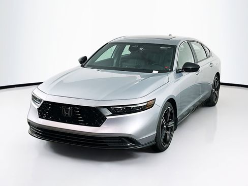 Used 2025 Honda Accord Sport image 3