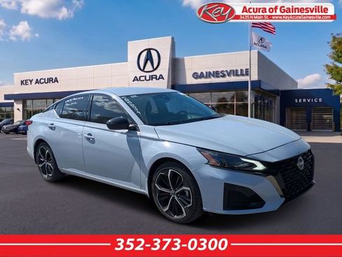 Used 2024 Nissan Altima 2.5 SR FWD image 1