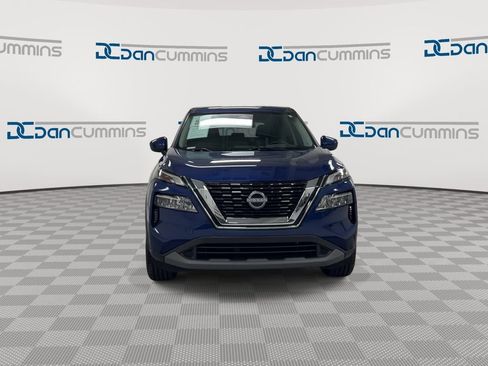 Used 2023 Nissan Rogue SV AWD/4WD image 3