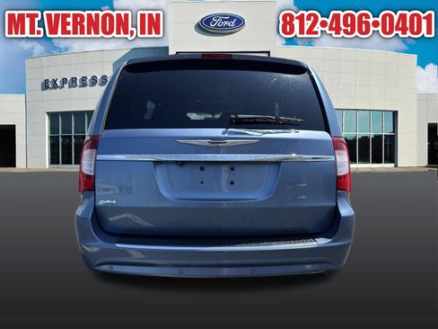 Used 2011 Chrysler Town & Country Touring-L w/ Driver Convenience Group FWD image 5