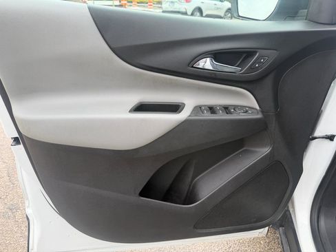 Used 2020 Chevrolet Equinox LS w/ LS Convenience Package FWD image 12