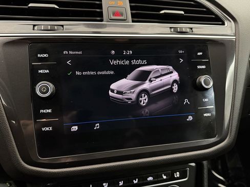 Used 2020 Volkswagen Tiguan SE w/ Panoramic Sunroof Package image 19