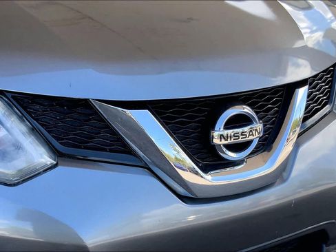 Used 2016 Nissan Rogue S w/ Appearance Package FWD image 32