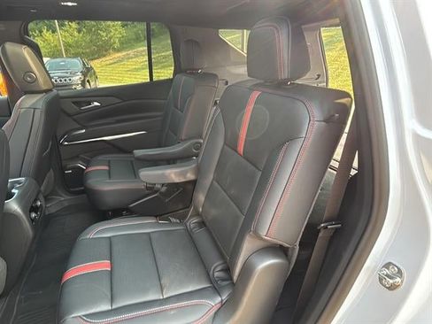 Used 2026 Chevrolet Traverse RS AWD/4WD image 27