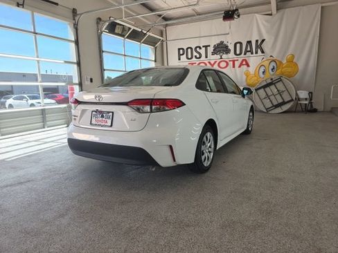 Used 2025 Toyota Corolla LE FWD image 6