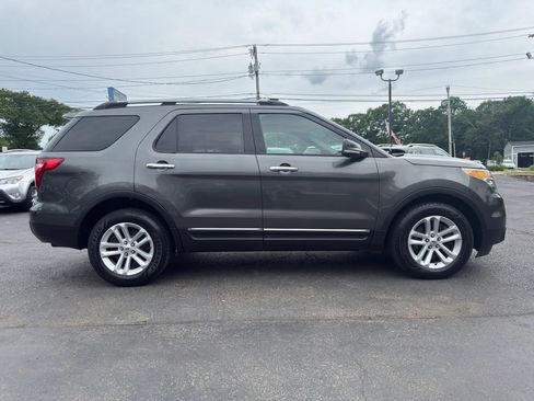 Used 2015 Ford Explorer XLT w/ Equipment Group 202A AWD/4WD image 8