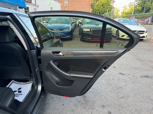 Used 2014 Volkswagen Jetta SE FWD image 28