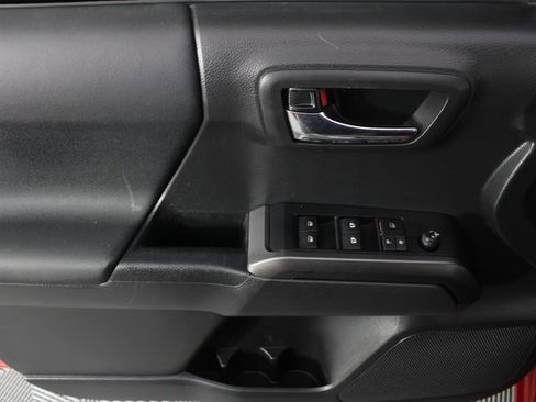 Used 2022 Toyota Tacoma TRD Off-Road image 13