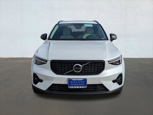New 2026 Volvo XC40 B5 Plus w/ Protection Package Premier image 4