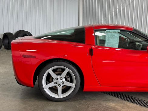 Used 2005 Chevrolet Corvette Coupe w/ 2LT w/ Preferred Equipment Group RWD image 30