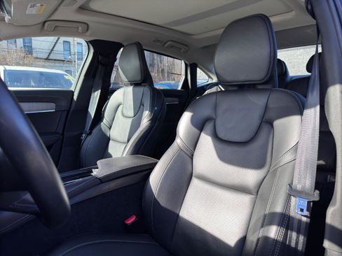 Used 2022 Volvo S90 B6 Inscription w/ Advanced Package image 19