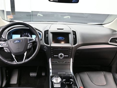 Used 2019 Ford Edge Titanium image 12