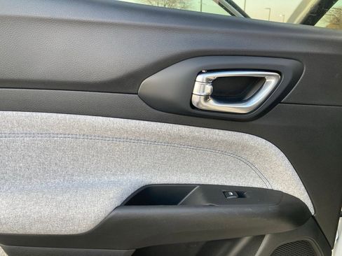 Used 2025 Jeep Compass Latitude image 12