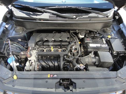 Used 2023 Hyundai Venue Limited FWD image 15