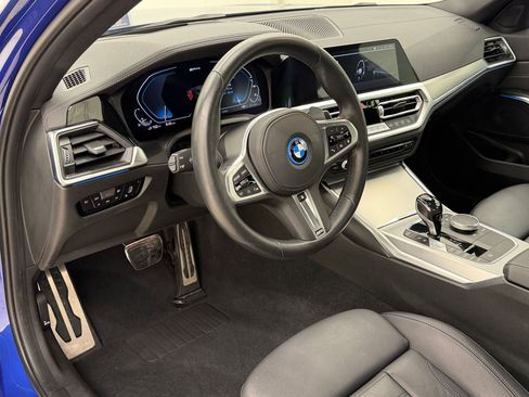 Used 2022 BMW 330e xDrive w/ M Sport Package AWD/4WD image 4