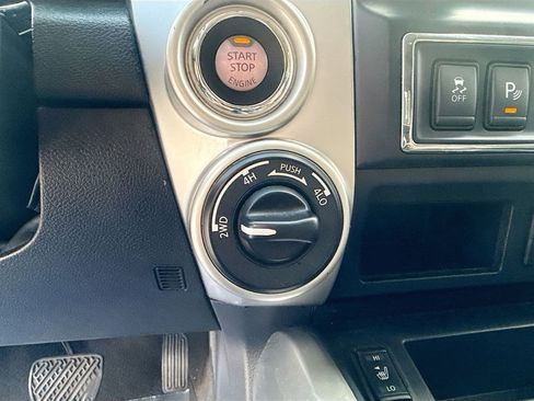 Used 2017 Nissan Titan SL image 39