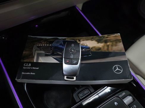 Used 2021 Mercedes-Benz GLB 250 image 43