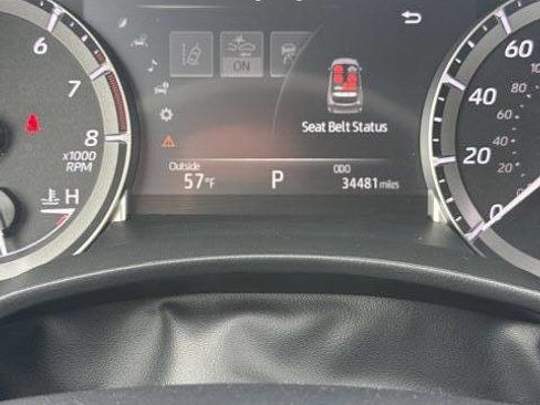 Used 2022 Toyota Highlander XLE image 11