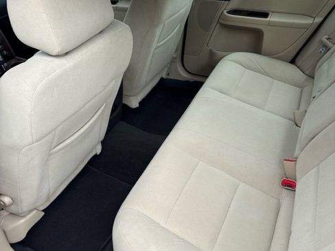 Used 2008 Ford Taurus SEL image 10