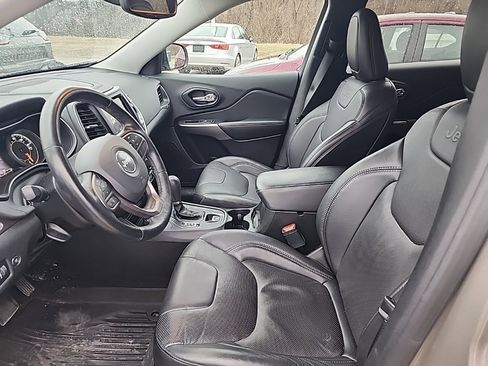 Used 2021 Jeep Cherokee Latitude Lux w/ Comfort/Convenience Group image 3