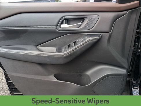 Used 2023 Nissan Rogue SL AWD/4WD image 29