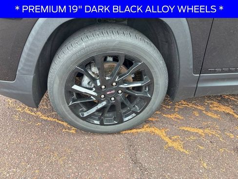 Used 2023 GMC Terrain SLE w/ Driver Convenience Package AWD/4WD image 4