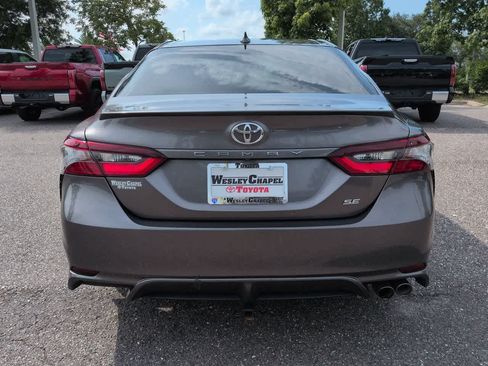 Used 2021 Toyota Camry SE w/ Convenience Package FWD image 5