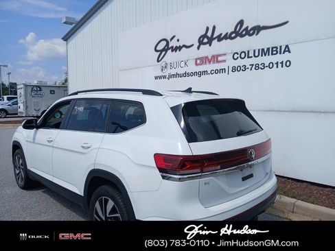 Used 2025 Volkswagen Atlas SE FWD image 6
