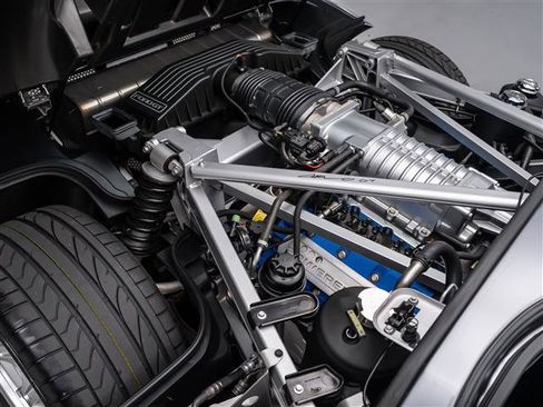 Used 2006 Ford GT RWD image 19