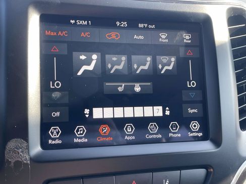 Used 2021 Jeep Cherokee Latitude Lux 80th Anniv w/ Quick Order Package 26U 80TH FWD image 22