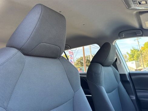 Used 2021 Toyota RAV4 LE image 16