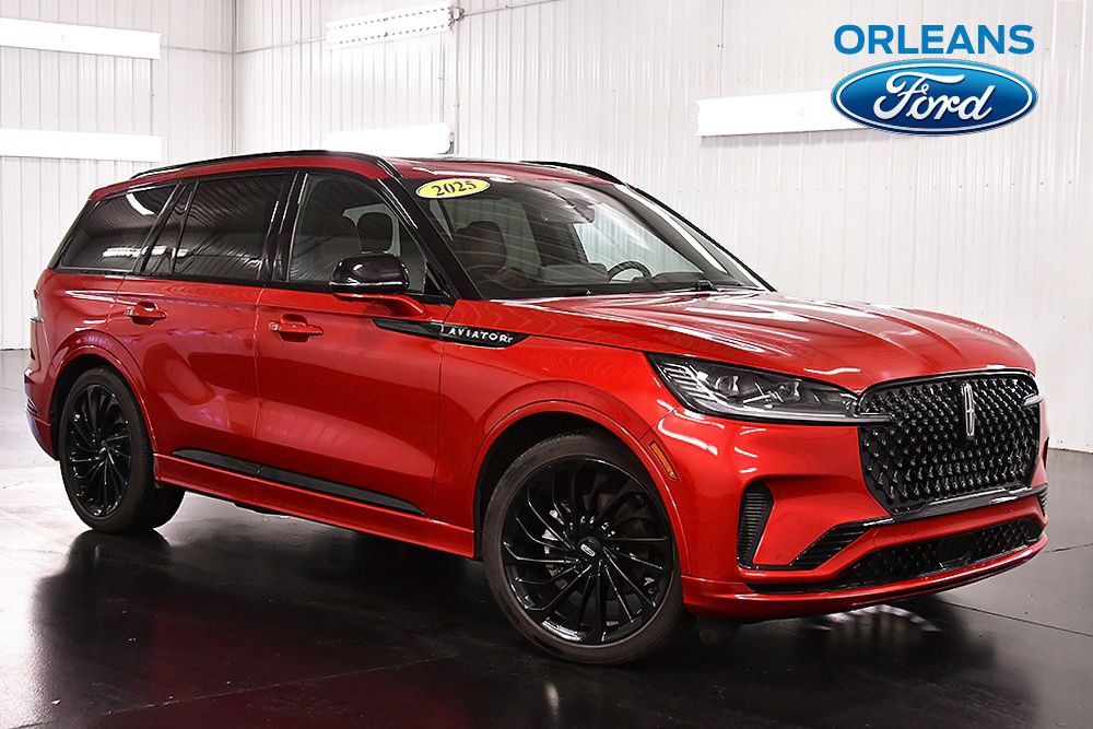 Used 2025 Lincoln Aviator Reserve w/ Equipment Group 201A AWD/4WD image 1