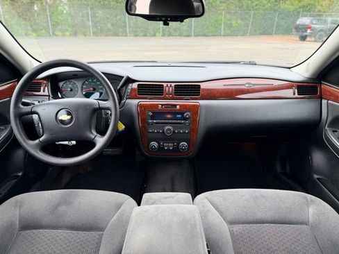 Used 2010 Chevrolet Impala LS FWD image 15